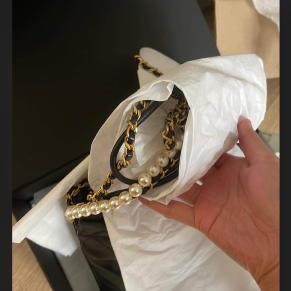 Sold - Chanel 22 Mini Pearl - Picture 4 of 5